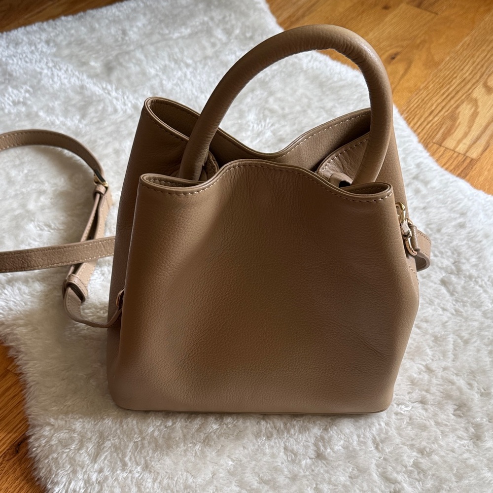Elegant Tan Leather Handbag